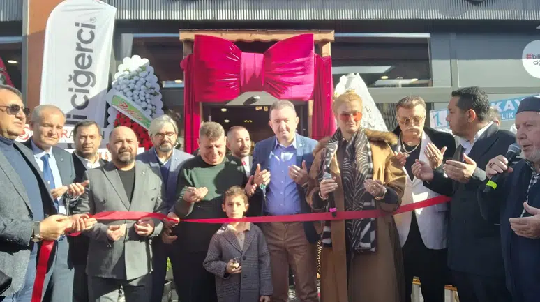 Konya’da 22 yıllık köklü lezzet durağının açılışını Nuri Alço yaptı