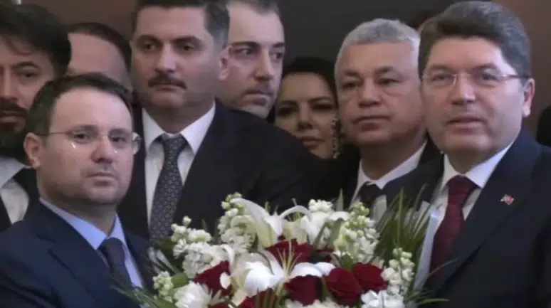 Gürlek, Adalet Bakanlığı görevini Yılmaz Tunç'tan devraldı!