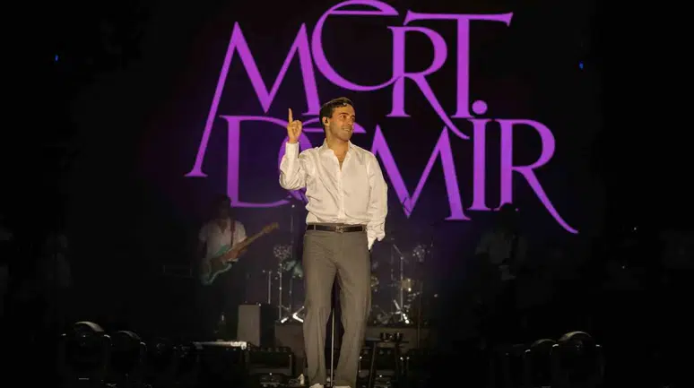 Sanatçı Mert Demir Konyalı hayranlarıyla buluşuyor