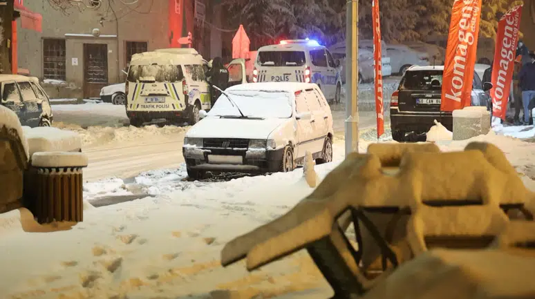 Aksaray beyaza büründü: Kar kalınlığı 14 cm’yi buldu