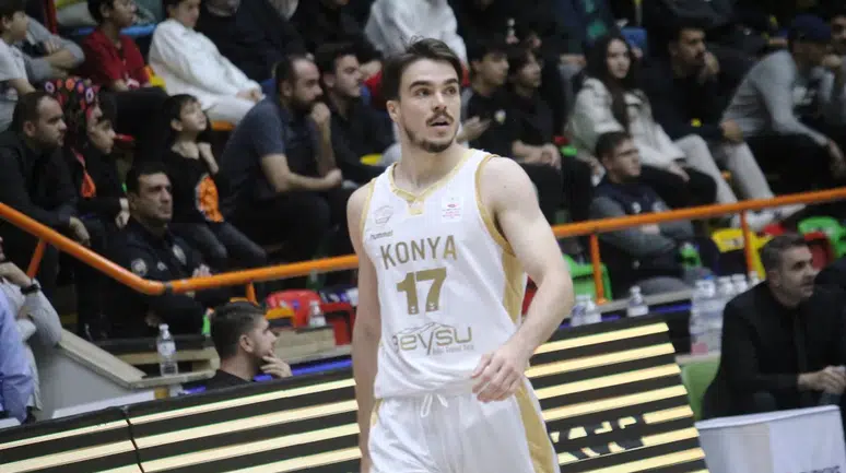 Konya Büyükşehirli oyuncu bıçak altına yattı