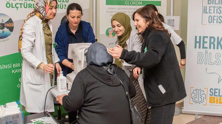 Konya'da vatandaşlara ücretsiz göz tansiyonu ölçümü