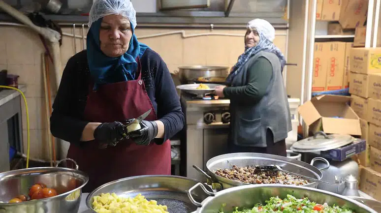 Hayatını iyiliğe adadı! Konya’da ‘Sema Anne’ gönülleri ısıtıyor