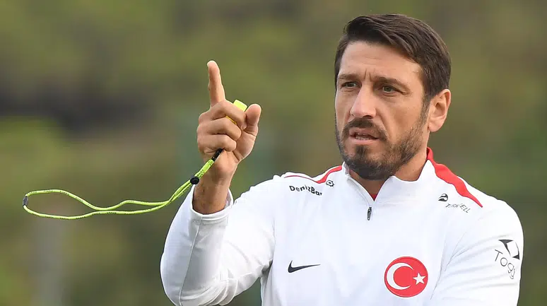 Egemen Korkmaz maçta rahatsızlanarak hasteneye kaldırıldı