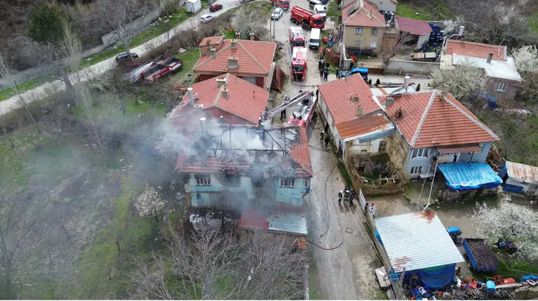 Konya'da korkutan yangın! Ev kullanılamaz hale geldi