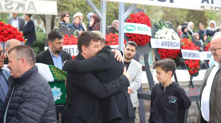 Belediye Başkanı gözyaşlarına boğuldu