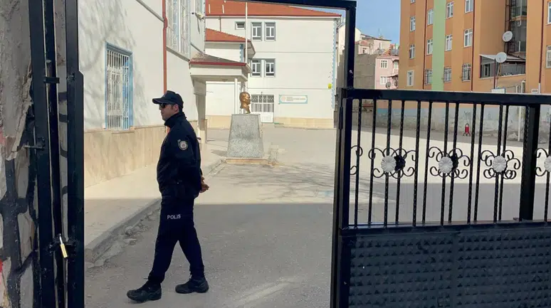 Okul çevrelerinde güvenlik alarmı! Karaman’da yoğun tedbir