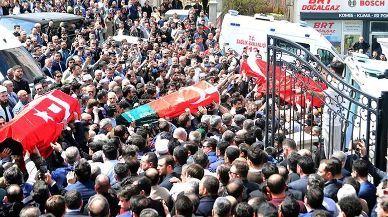 Kahramanmaraş’ta okuldaki saldırıda yaşamını yitiren öğrenciler toprağa verildi