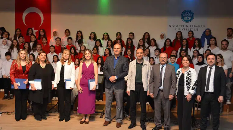 Öğrenciler aynı sahnede! NEÜ’de duygu dolu konser