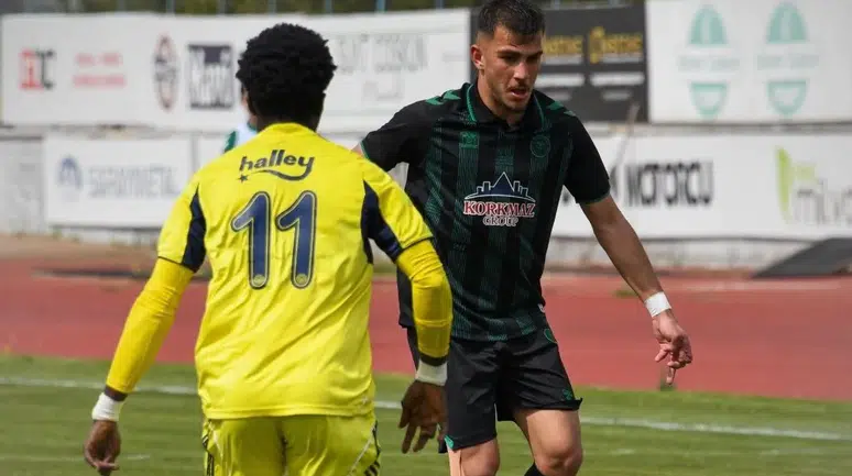 Konyaspor, geriden gelerek Fenerbahçe’yi devirdi