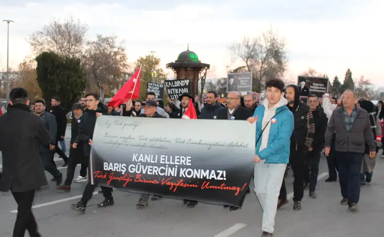Konya şehitler için yürüdü! "Devletin onuru pazarlık konusu olmaz!"