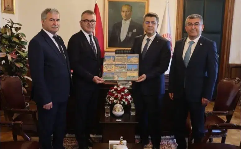 Partilerinden istifa ederek AK Parti’ye katılan Konyalı Vekil ve Başkan’dan kritik ziyaretler