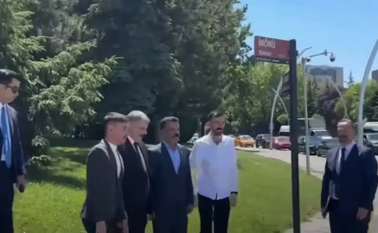Konyalı Bakan Çiftçi’den alışılmışın dışında görüntü! Yaptığı hareket gündem oldu