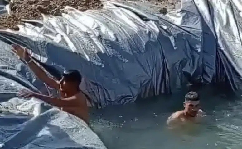 Konyalı çiftçi denizi tarlaya getirdi! Ovada havuz rüzgarı