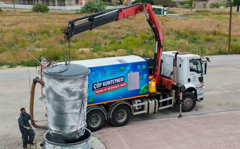 Konya'da yaz mesaisi başladı! Konteynerler tek tek temizleniyor