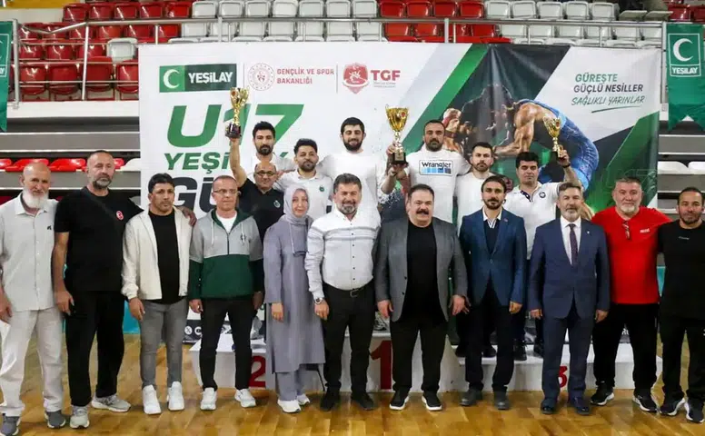 Konya'nın gururu oldular! Karataylı güreşçiler Türkiye ikincisi