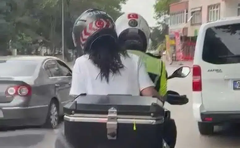 Konya’da YKS’ye geç kalacak öğrencilerin imdadına polis yetişti