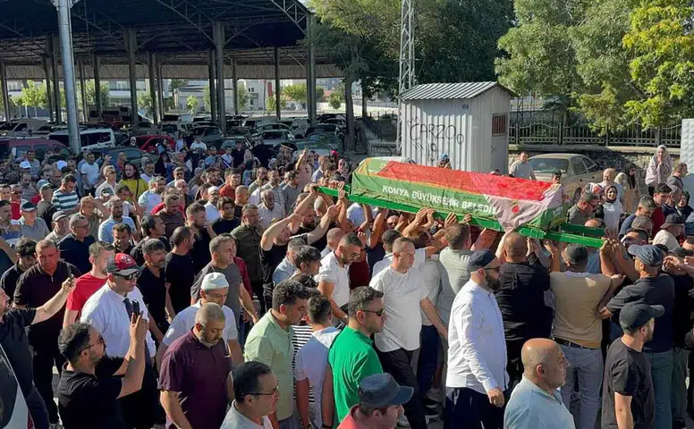 Konya'da 'Kırmızılı Kadın' son yolculuğuna uğurlandı