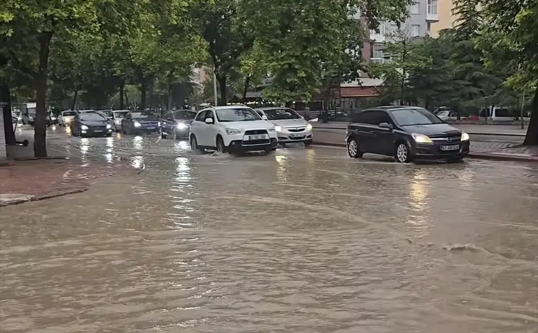Konyalılar dikkat! Yağmur nedeniyle trafiğe açılan ve kapatılan cadde ve alt geçitler açıklandı