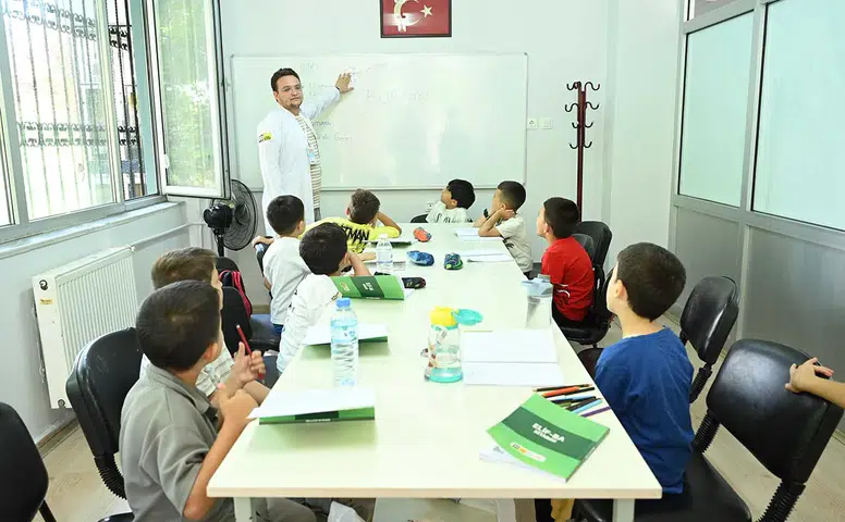 Genç KOMEK'te yaz heyecanı başladı! Binlerce öğrenci eğitimlerle buluştu