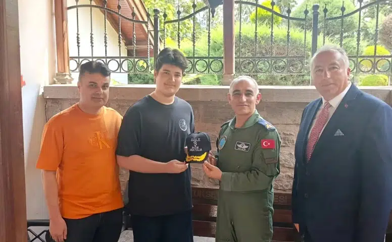 Pilot olmak isteyen gazi çocuğuna Tuğgeneralden unutulmaz destek