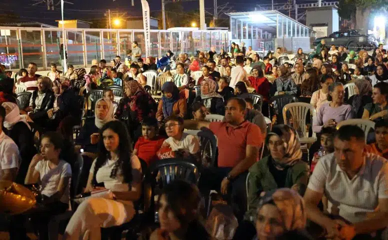 Konya'nın o ilçesinde sinema keyfi! Vatandaşlar akın etti