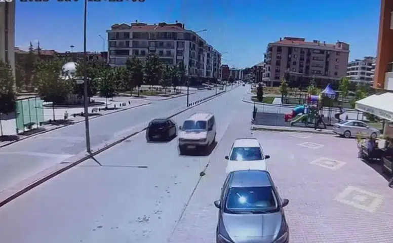 Konya’da pes dedirten görüntü! Trafiği böyle tehlikeye attı