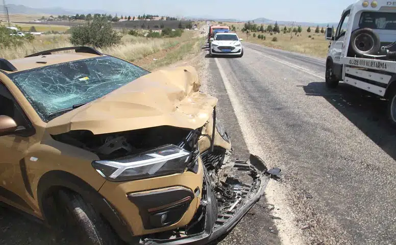 Konya’da kaza! İki SUV kafa kafaya çarpıştı