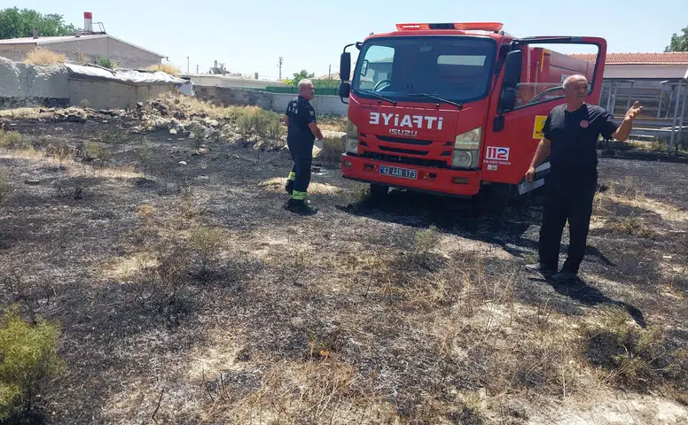 Konya'da korkutan ot yangını! Alevler evlere ulaşmadan söndürüldü