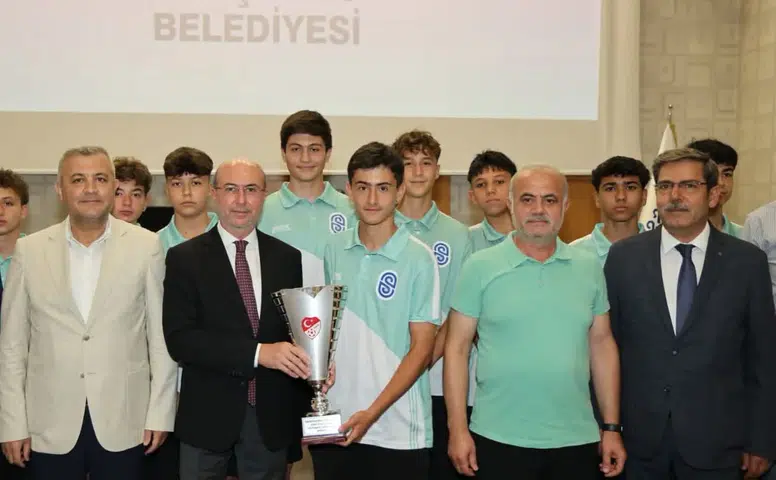 Konyalı Başkan, şampiyonlarla buluştu
