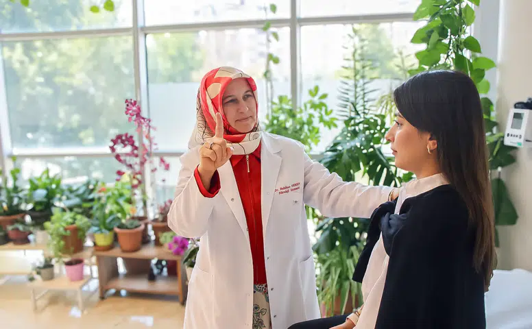 Migren yazın neden artıyor; ağrısız migren olur mu?