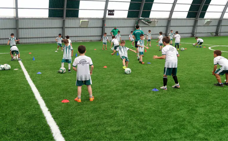 Konya'da yaz tatili böyle geçiyor! Binlerce çocuk sporla buluştu