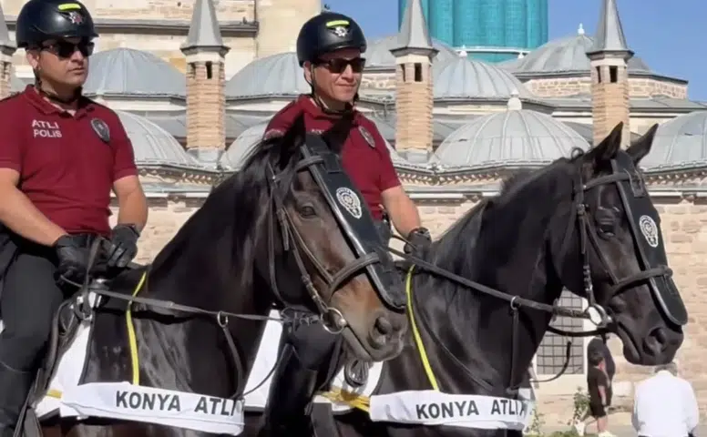 Burası İngiltere değil Konya! Atlı birlikler her yerde