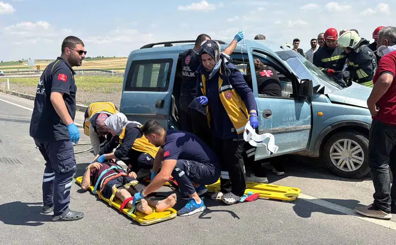 Konya'da trafik kazası! 1'i ağır 5 kişi hastaneye kaldırıldı