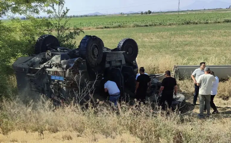 Konya’da askeri araç devrildi