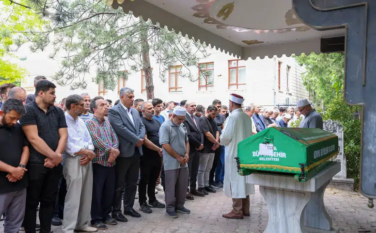 Dualarla uğurlandı! Konya'nın hayırsever ismi toprağa verildi
