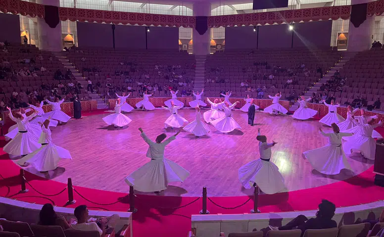 Konya’da manevi gece! Sema gösterisi izleyenleri büyüledi