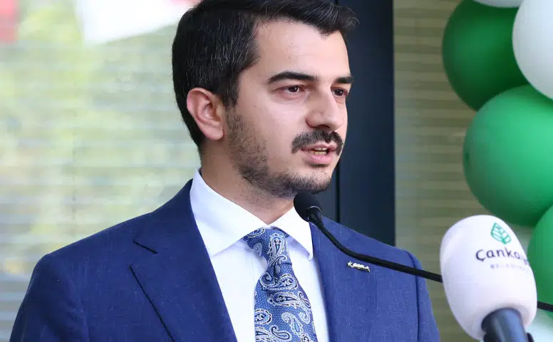 Belediye başkanı havalimanında gözaltına alındı