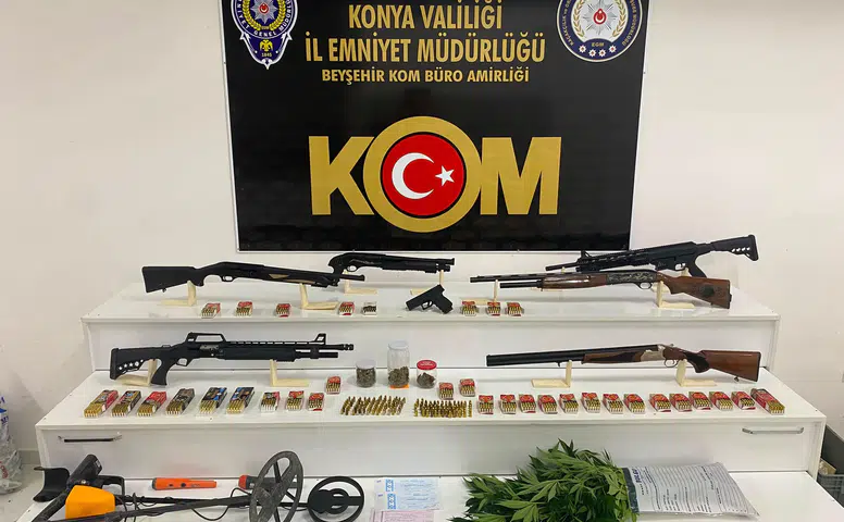 Konya'da tefecilik operasyonu! Silah, uyuşturucu ve senet ele geçirildi