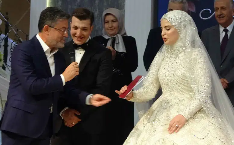 Bakan Yumaklı Konya'da nikah şahidi oldu! Gençlere dikkat çeken evlilik tavsiyesi