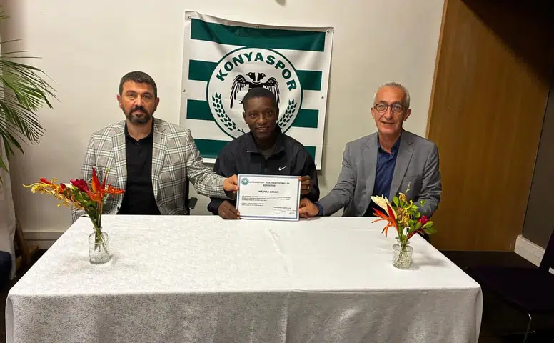 Konyaspor ile Max Gradel arasında imzalar atıldı