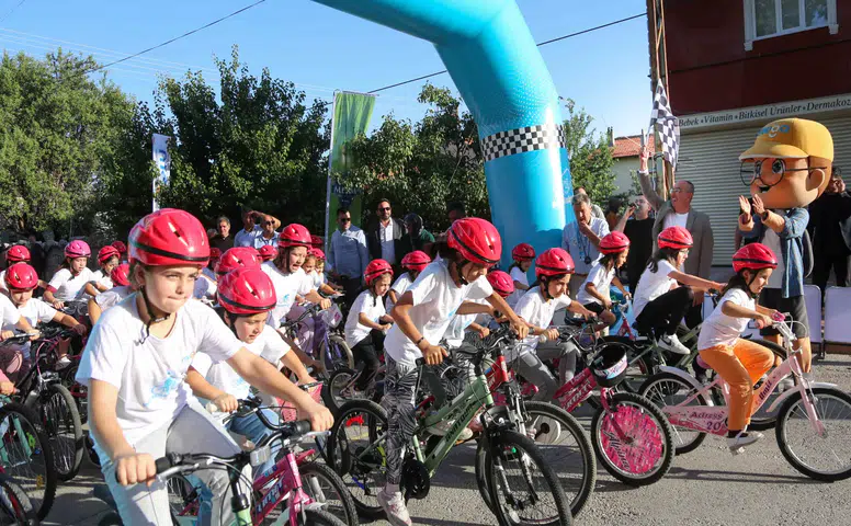 Konya'da çocuklar ekranı bırakıp pedala koştu! Yarışlar ilgi gördü