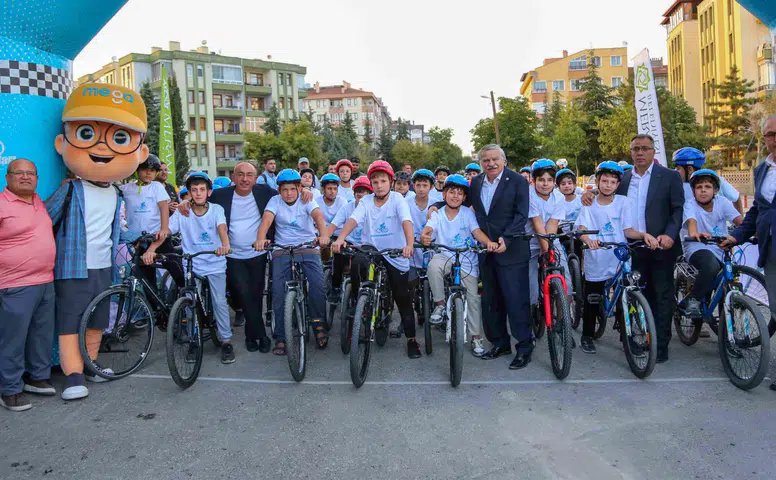 Konya’da mahalleleri bisiklet heyecanı sardı! 2 binden fazla çocuk yarıştı