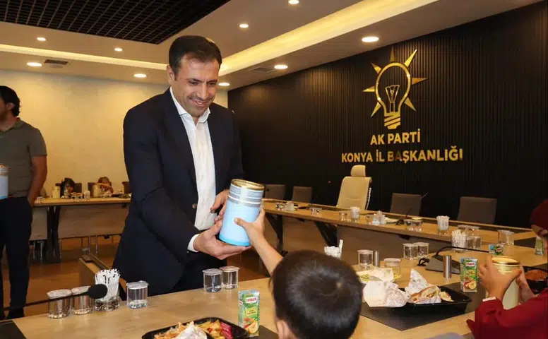 Başkan Özgökçen gönülleri fethetti! O çocuklarla ilgilendi
