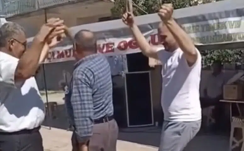 Konyalı Belediye Başkanı kaşık oyunuyla kurtlarını döktü