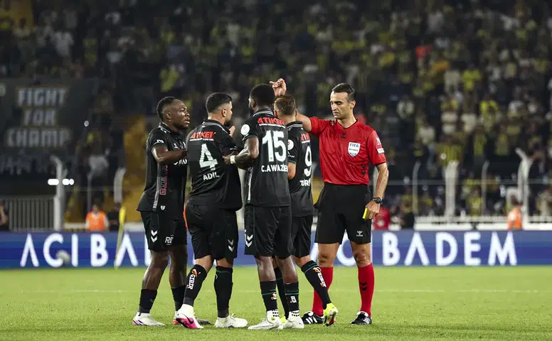Fenerbahçe - Konyaspor maçında tartışmalı penaltı! Fırat Aydonus'tan yorum