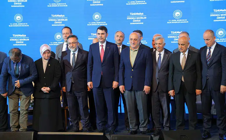 Bakan Kurum'dan eleştirilere yanıt! "Madem devlet yoktu saatte 23 konutu kim yaptı?"