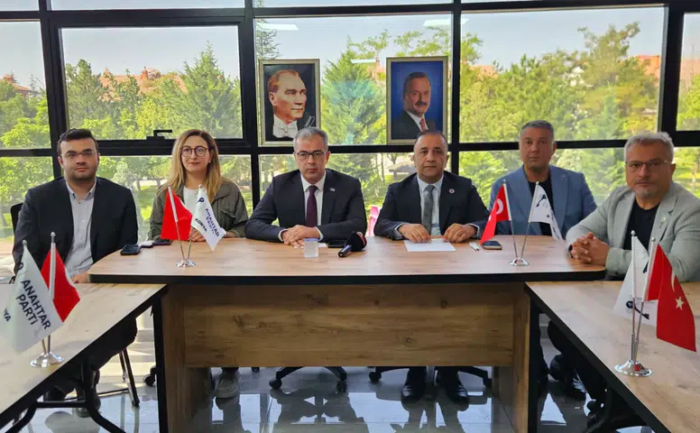 Anahtar Parti’nin önemli ismi Konya’dan seslendi: “Eş zamanlı olarak sahadayız”