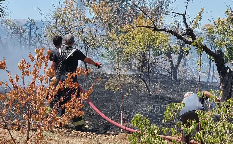 Konya'da korku dolu anlar! Yangın evlere sıçramadan söndürüldü