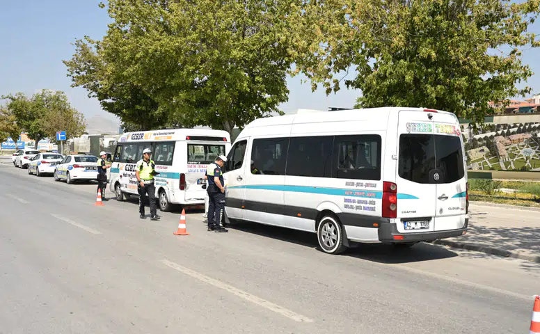 Konya’da minibüs ve otobüslere sıkı kontrol! Ekipler sahaya çıktı